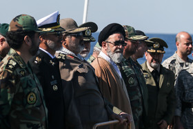 مانور بزرگ دریایی ولایت ۹۴ - رژه‌ دریایی